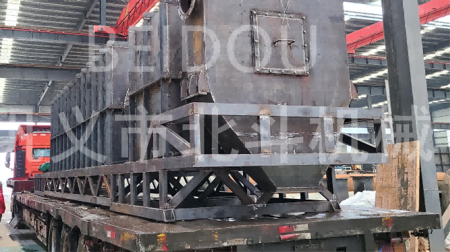 綠色環保玉米芯炭化爐按時交付,裝車發往江西客戶