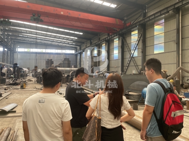 北斗機械實力引客！客戶實地考察炭化爐